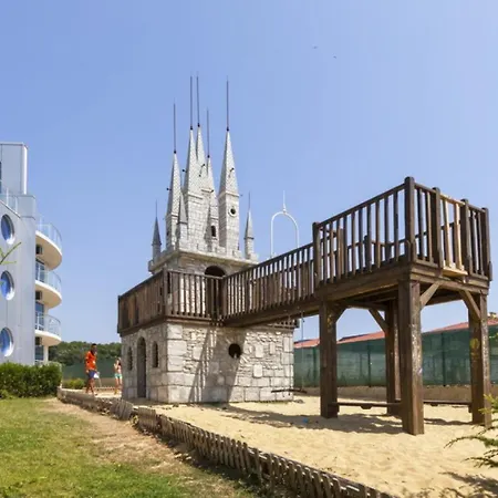 With Pool In Atlantis 아파트 *