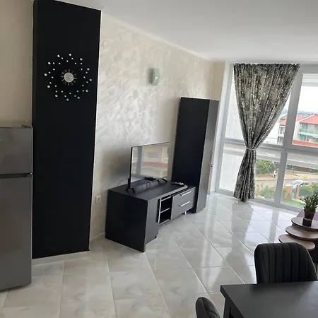 With Pool In Atlantis 아파트