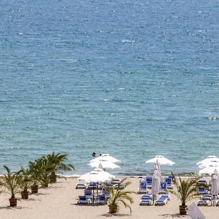 With Pool In Atlantis 아파트