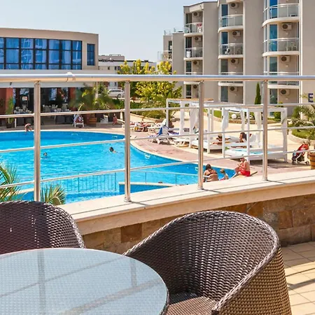 With Pool In Atlantis 부르가스