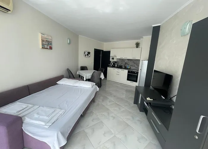 With Pool In Atlantis 公寓 布尔加斯