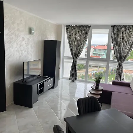 With Pool In Atlantis Μπουργκάς