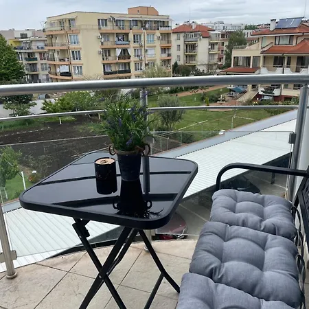 With Pool In Atlantis Μπουργκάς