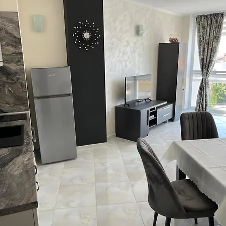 With Pool In Atlantis Apartment Burgas