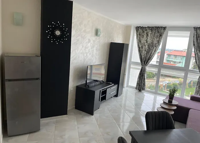 With Pool In Atlantis Апартамент