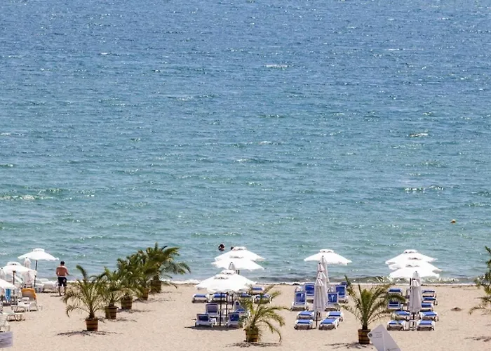 With Pool In Atlantis Апартамент